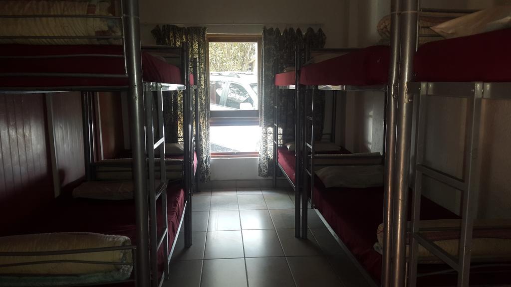 Rosebank Lodge & Backpacker Йоханесбург Екстериор снимка