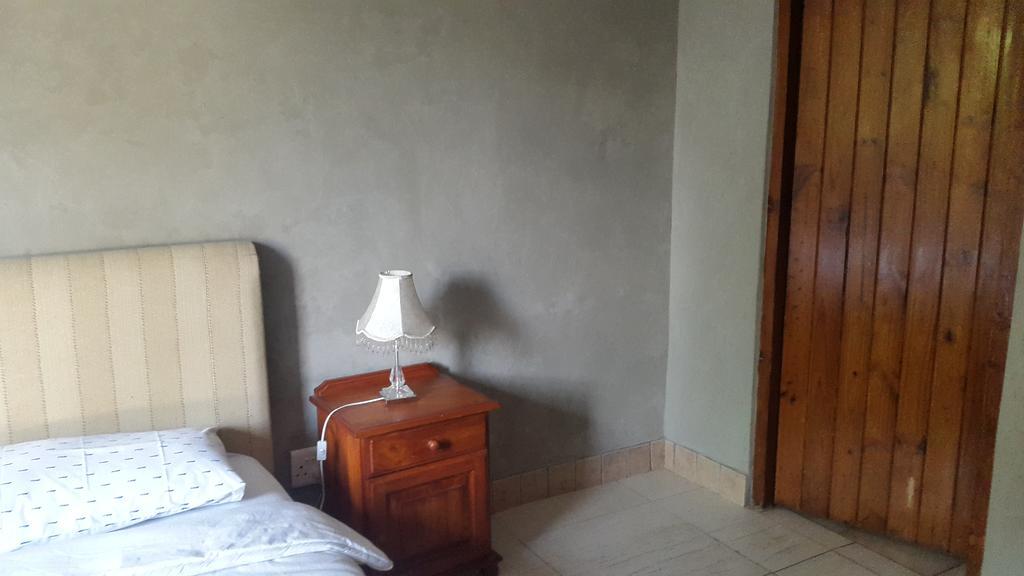Rosebank Lodge & Backpacker Йоханесбург Екстериор снимка